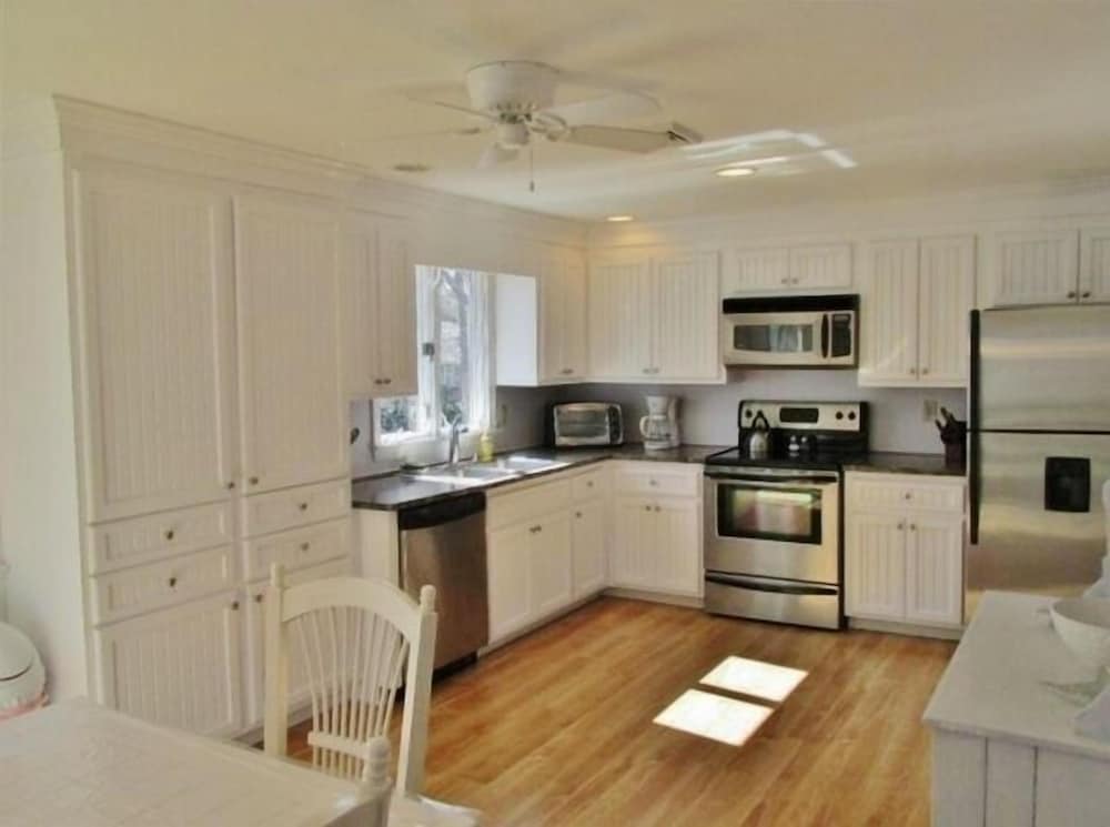Charming East Falmouth Home: Walk to Private Beach