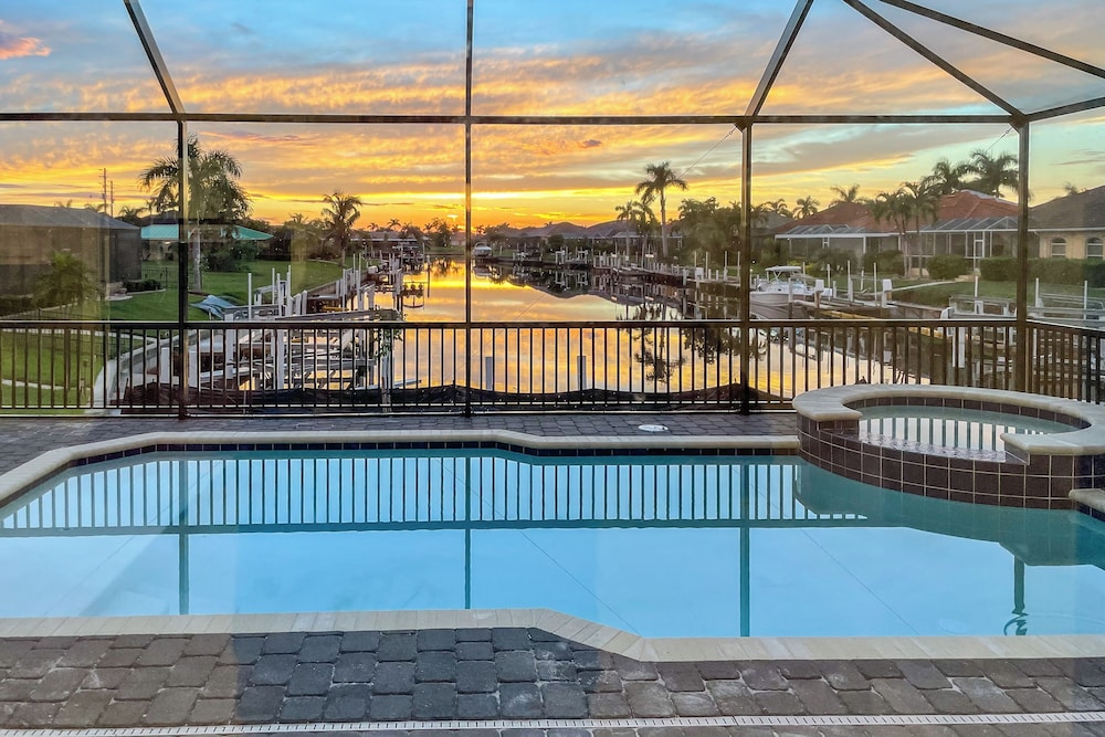 Sunset Views, Dock: Canalfront Home in Punta Gorda