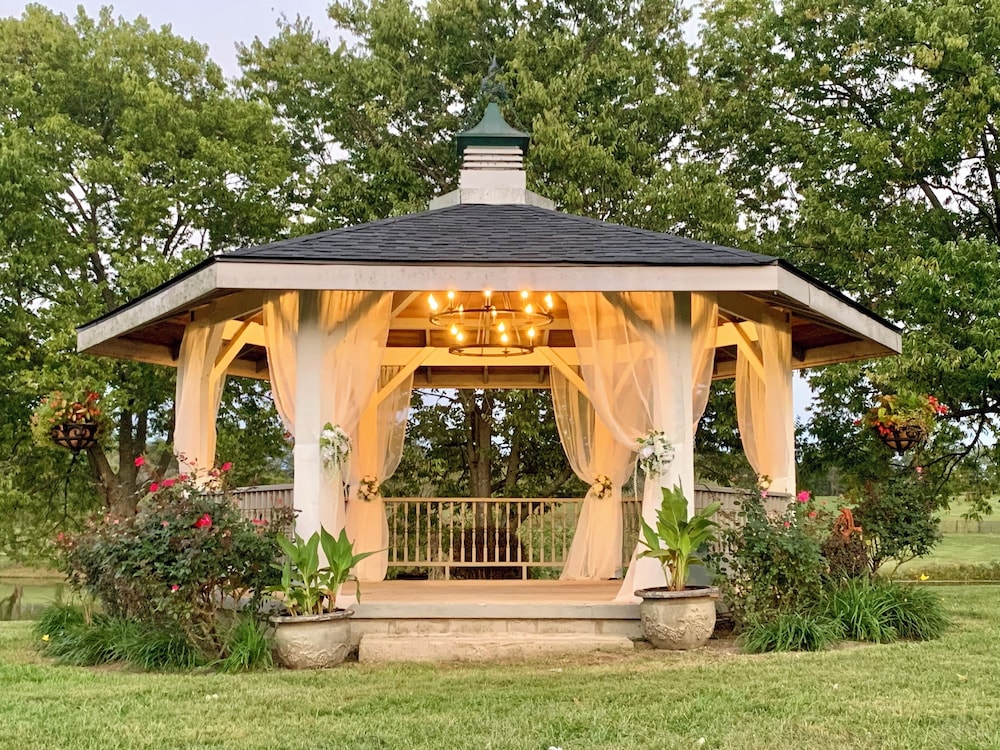 The B & B at Queenslake