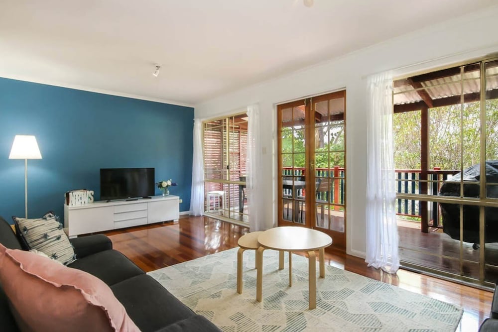 Stylish 3BD Family Home in Leafy Paddington view 5