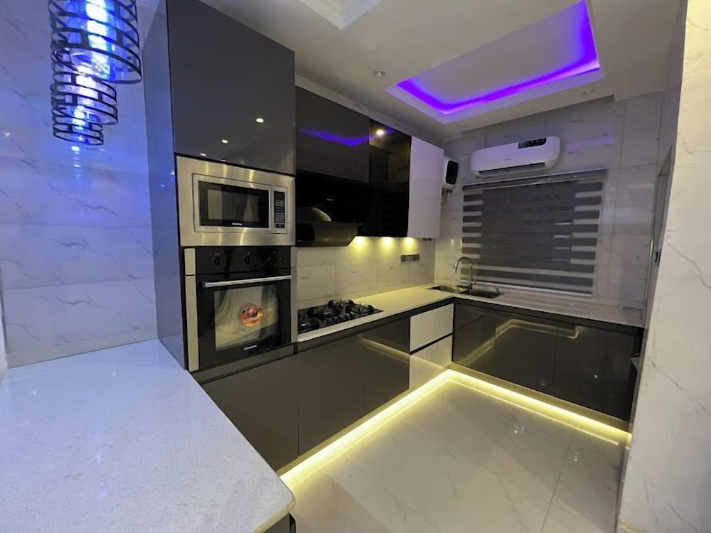 Gilllant Luxury Homes Apartment