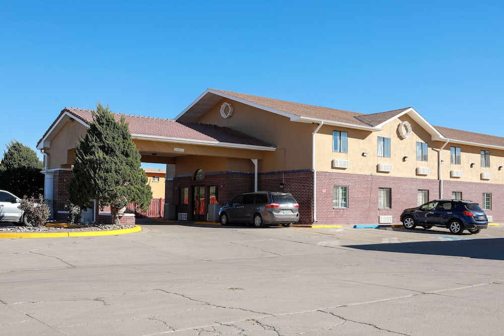 Gallup Vacations - Super 8 by Wyndham Gallup - Property Image 5