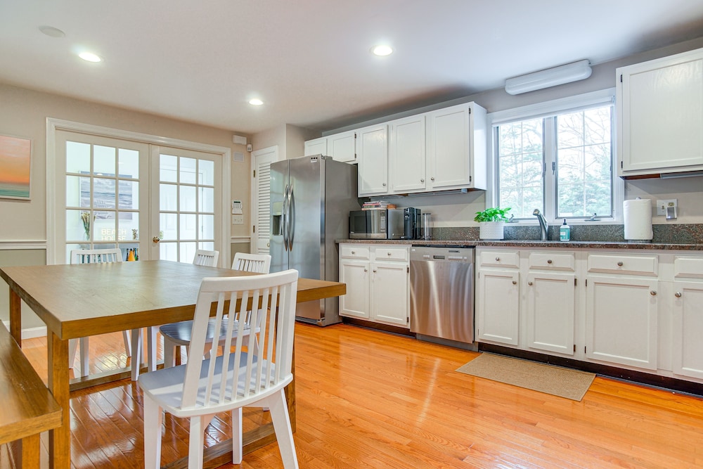 Charming Cape Cod Home ~ 1 Mi to Megansett Beach
