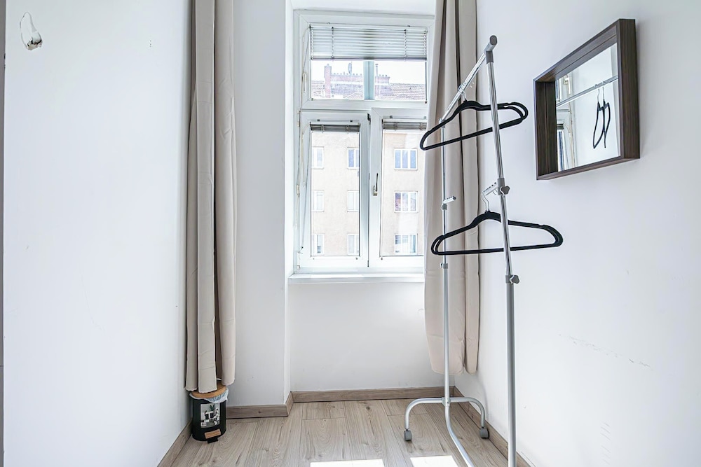 Cozy Budget 2BR Apartment Vienna