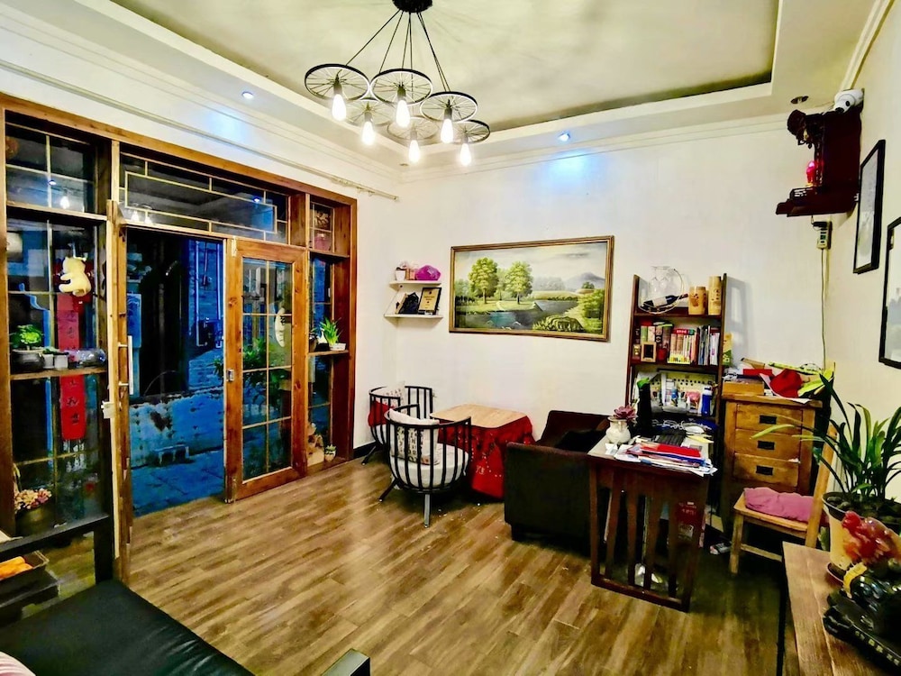 Fenghuang Little Bear Family Guest House view 2