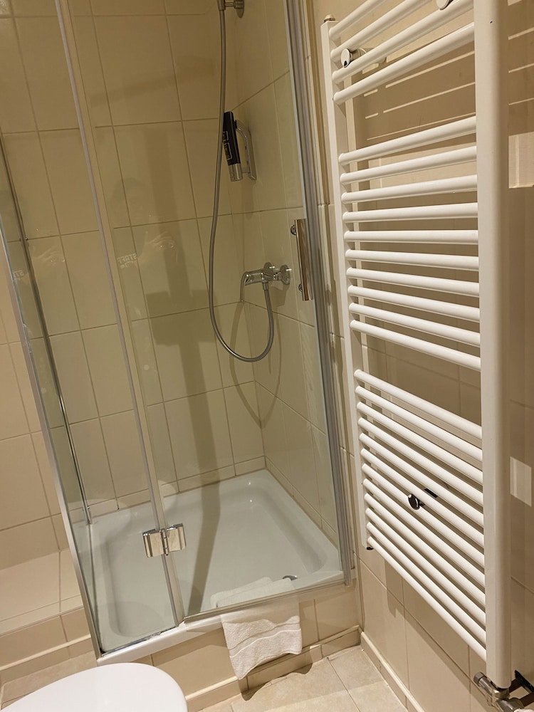 Singer109 Hostel