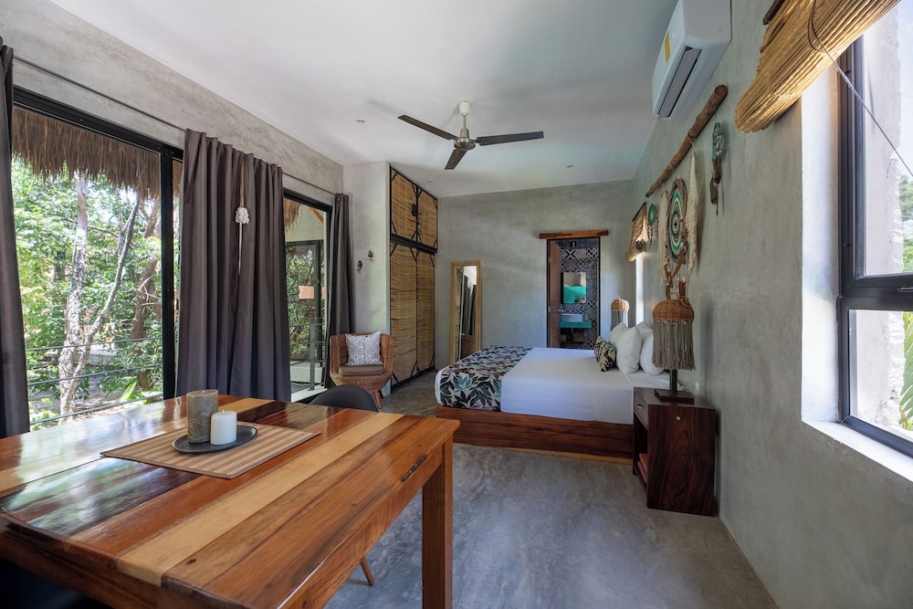 TRECE LUNAS TULUM