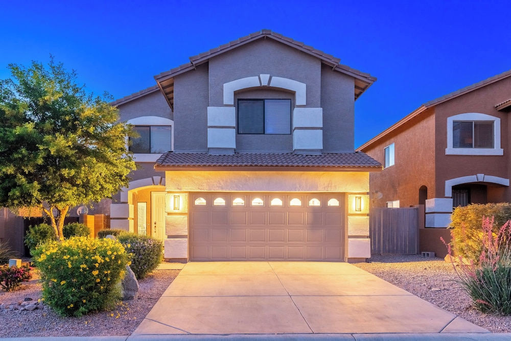 Gold Canyon Golfer's Getaway w/ Scenic Views!