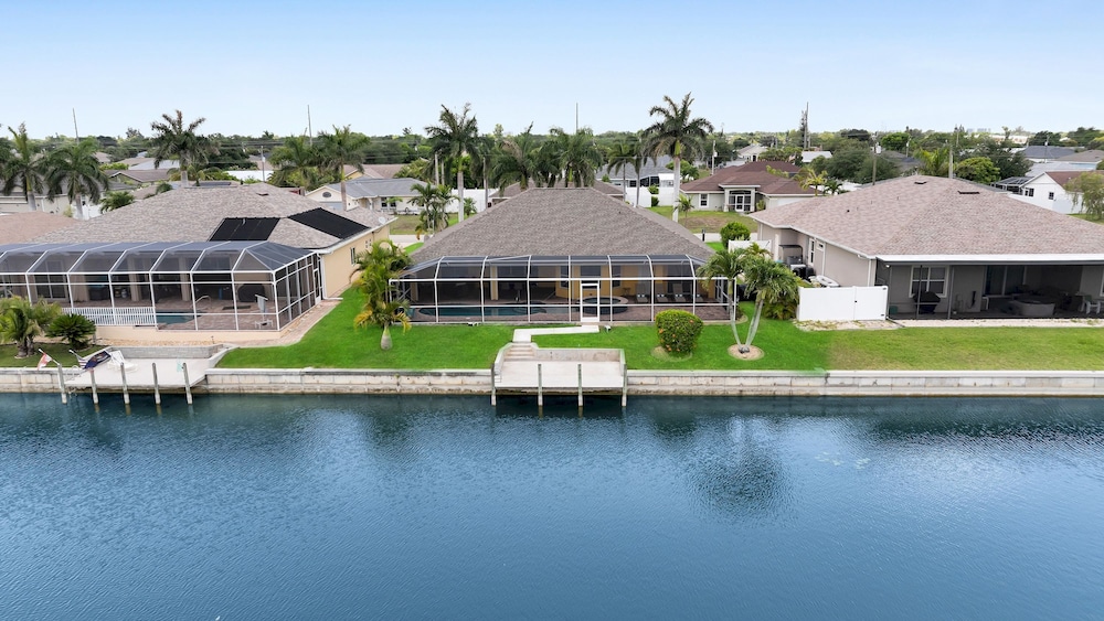 Casa de La Vista Pool Spa With Lakefront View