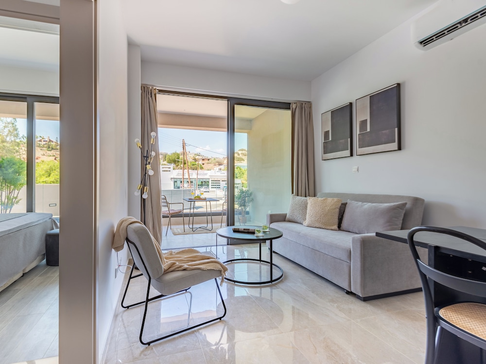 Sanders River Plaza Limassol Apartment