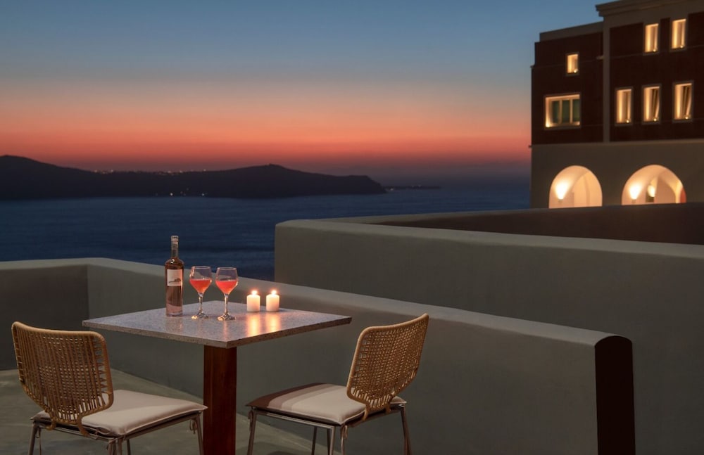 Villa Dawn in Fira Santorini