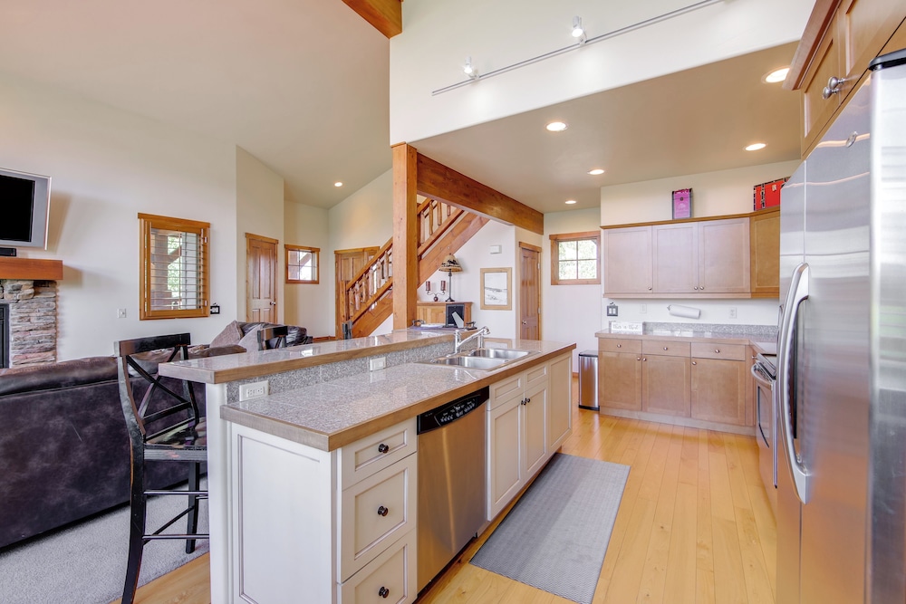 Grand Elk Golf Club On-site: Mtn-view Home w/ Deck