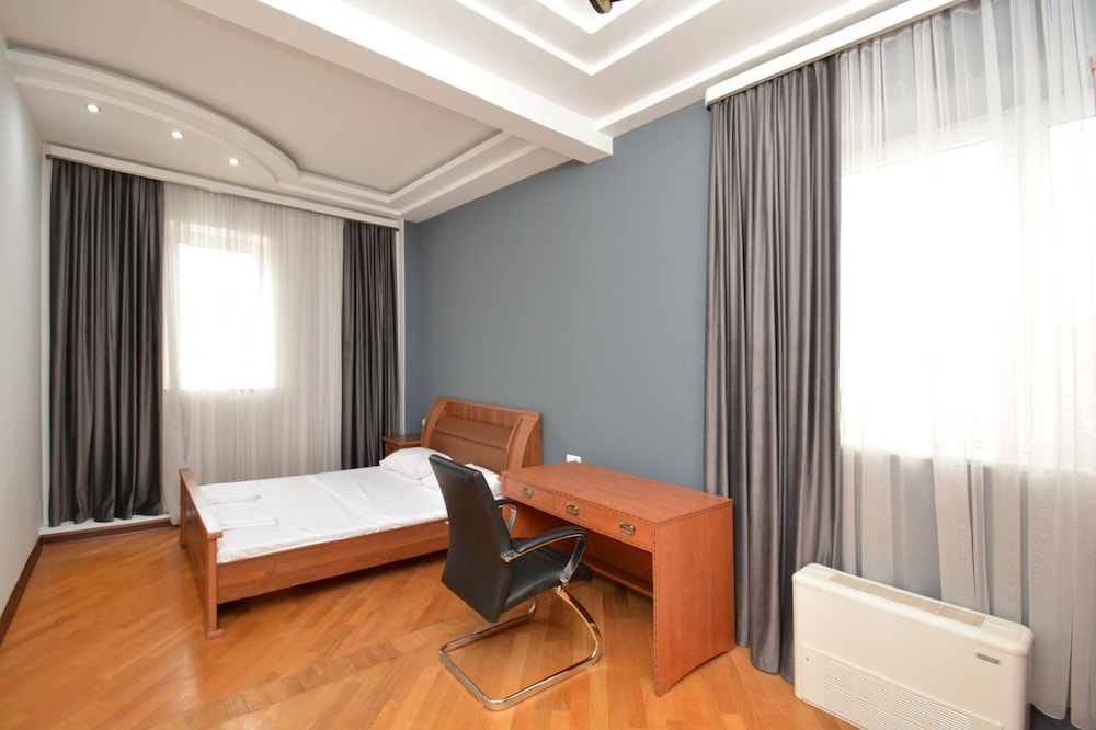 Apartments by Luxe Group DI64