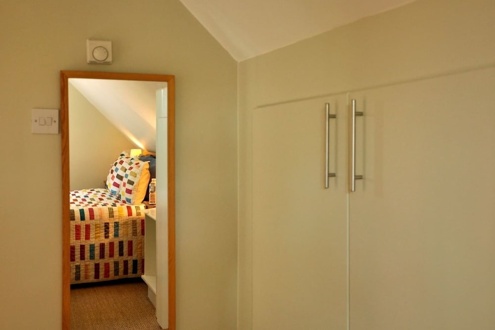 Moseley - House - Sleeps 4 - Parking - Garden view 4