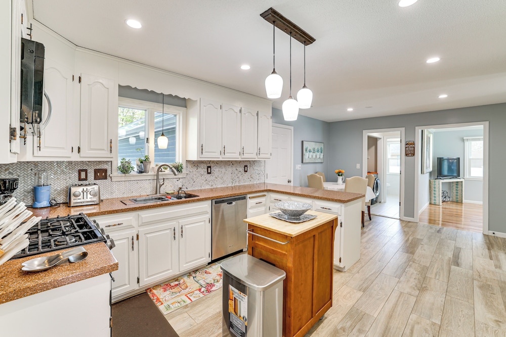 Group Getaway w/ Outdoor Oasis in Southington!
