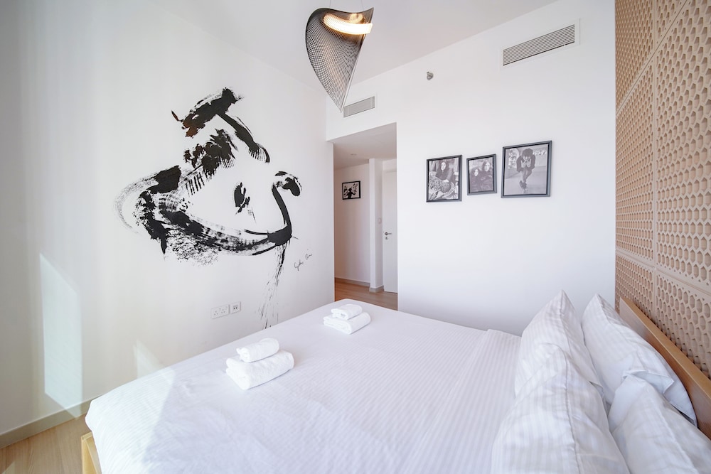 PVH - 2BR Artistic Retreat in Downtown Views 2
