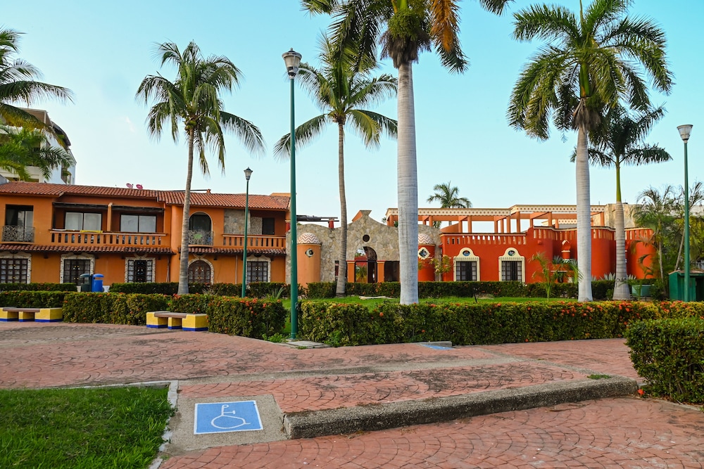 Hotel Xquenda Huatulco Spa - Image 1