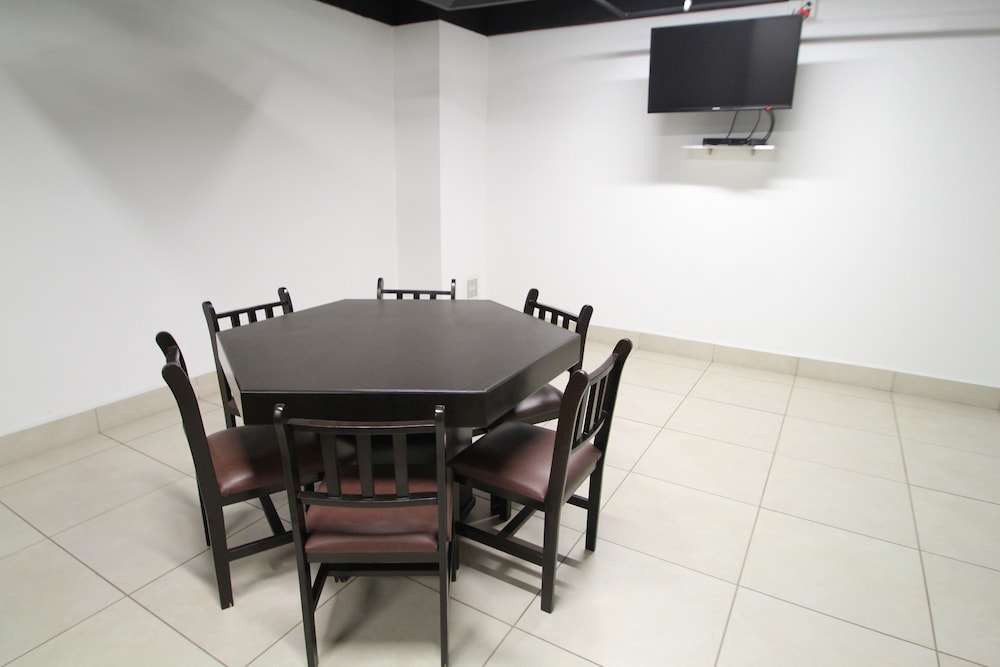 Alameda Downtown Apartment 404