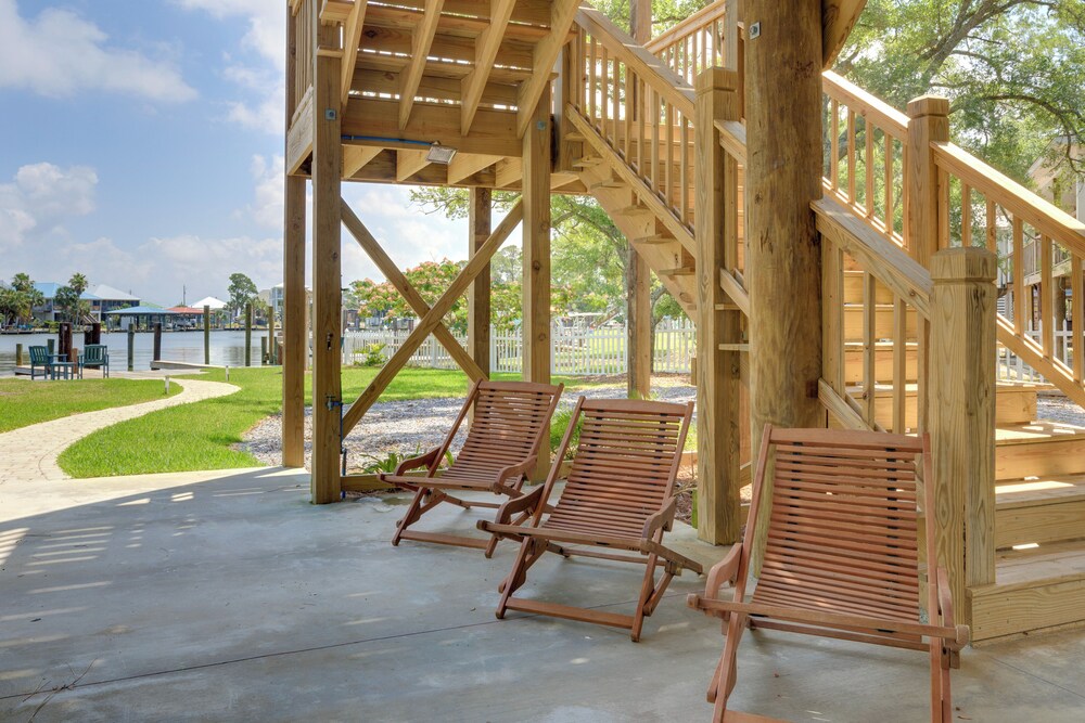 Luxe Family Condo w/ Gulf View in Dauphin Island!