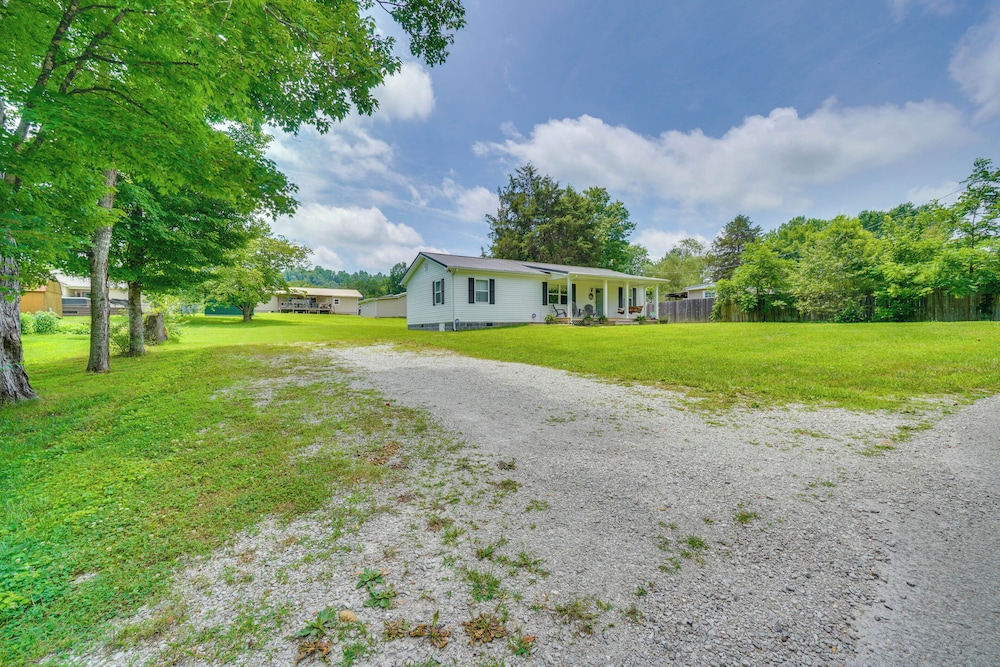 Walk to Marina: Norris Lake Escape w/ Deck + Views