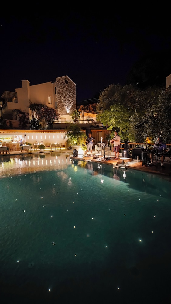 Pilos Suites