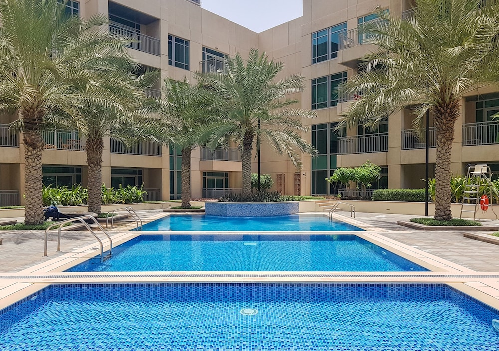 Chic 2BR Downtown Haven w Balcony City Views