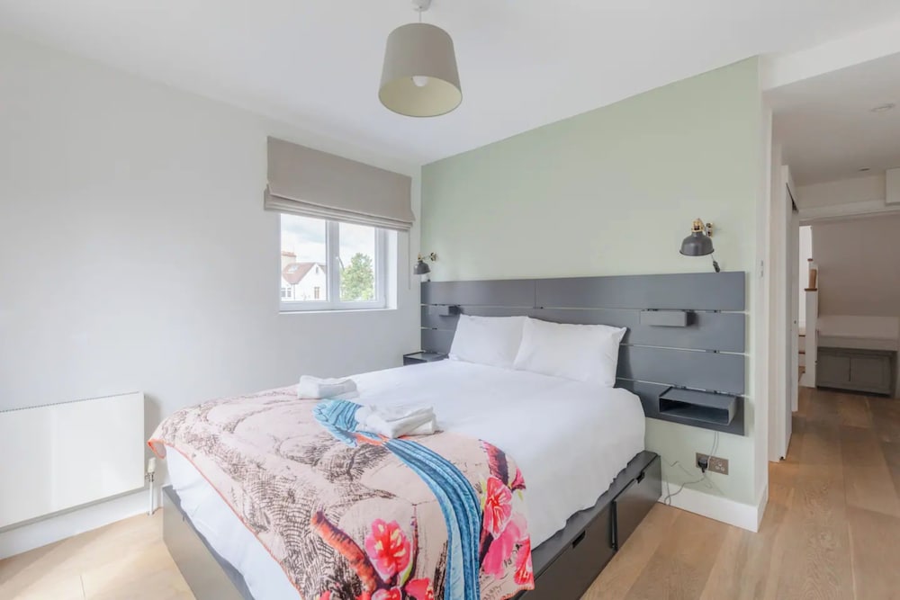 Chic & Contemporary 3BD Flat - Barnes!
