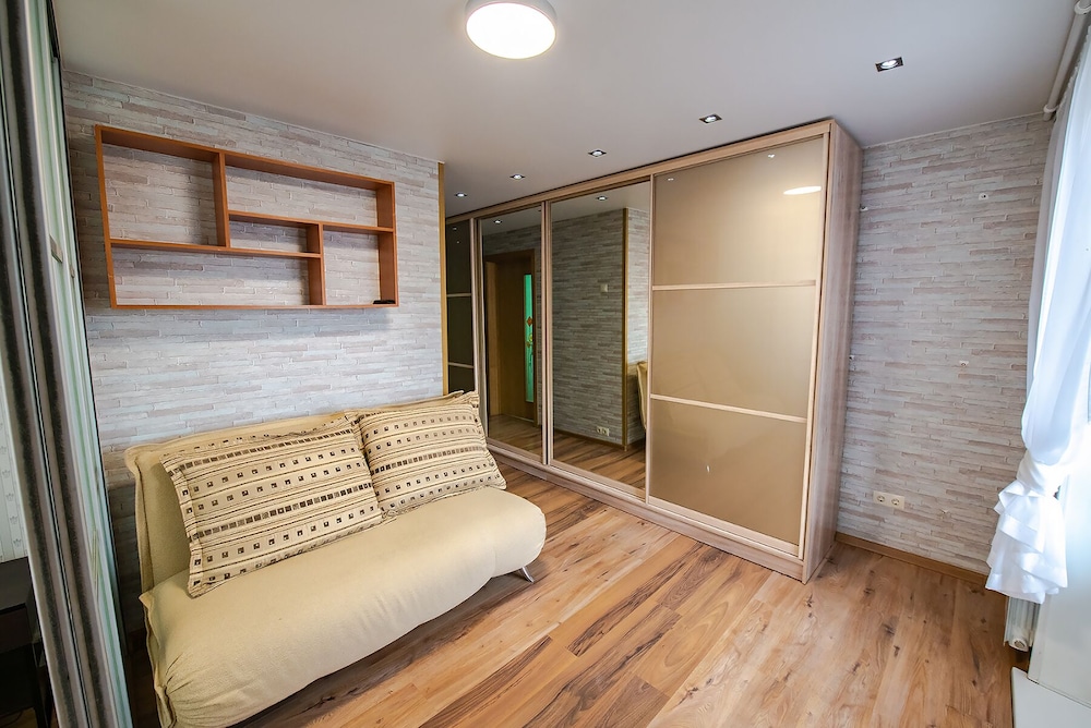 Apartment on Leonova 21A