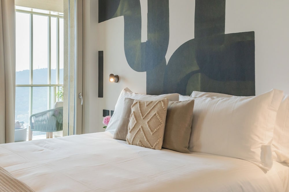 Pureview Luxury Suites, with breakfast & pool by Rent all Como