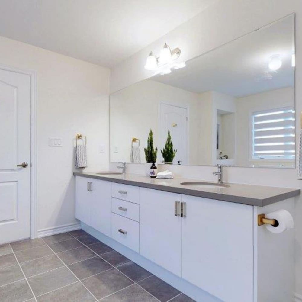 Georgina. New 4 Bedroom House Near Lake Simcoe