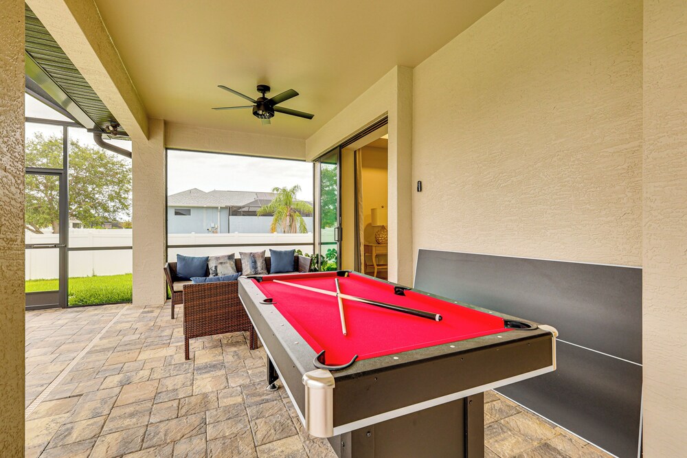 Outdoor Oasis: Spacious Family Home in Cape Coral!