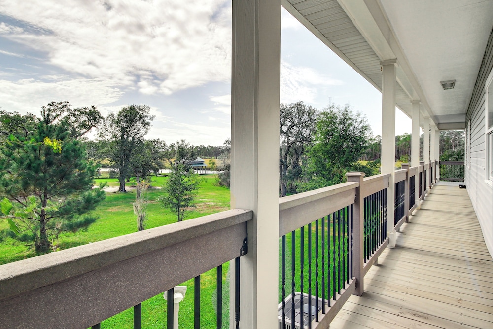 Pool, Fire Pit & Tennis Court: Gem in Bay St Louis