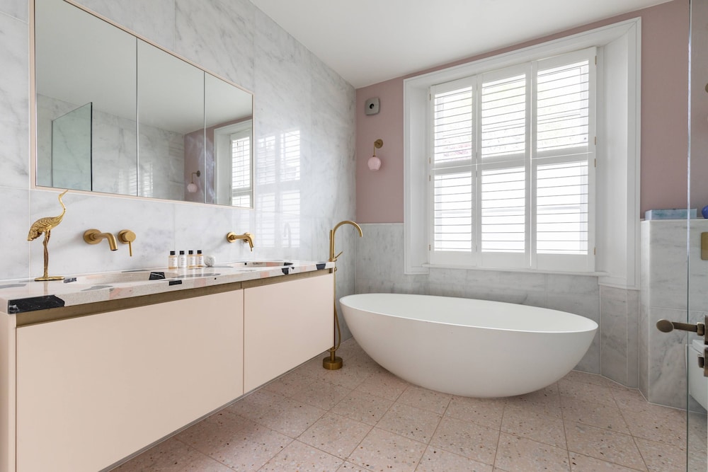 Westbourne Park Road XVI by Onefinestay