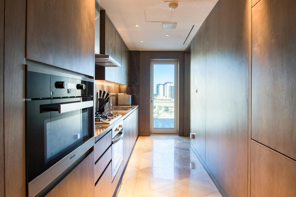 Vibrant Getaway in a Classy Five Palm Jumeirah Apt