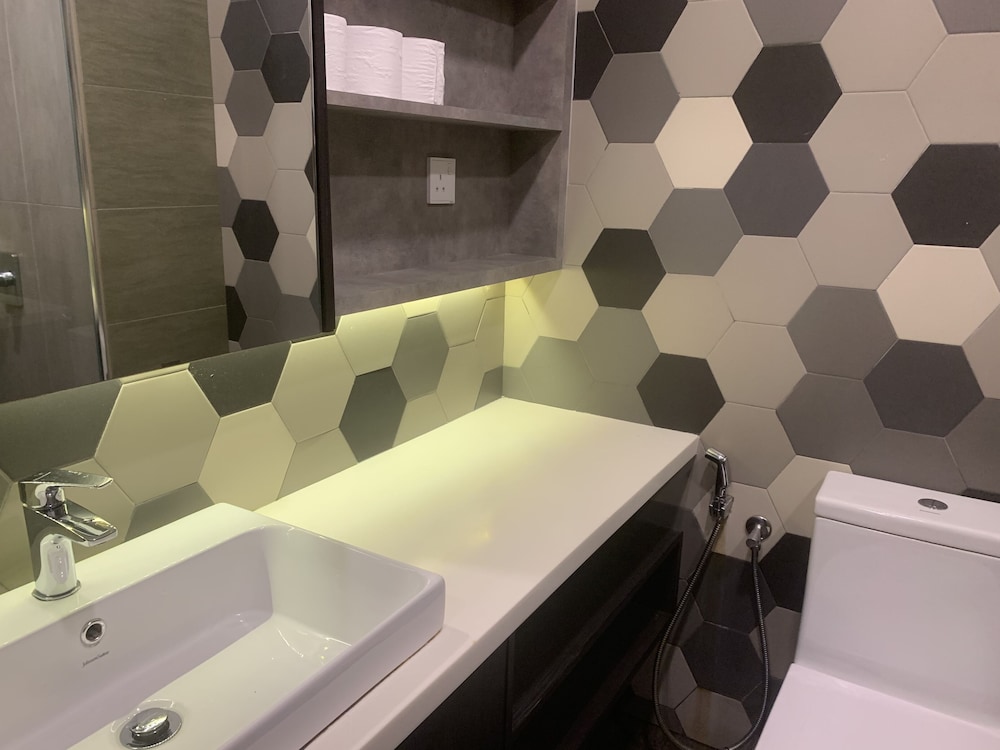 Ceylonz Suites by Roomy