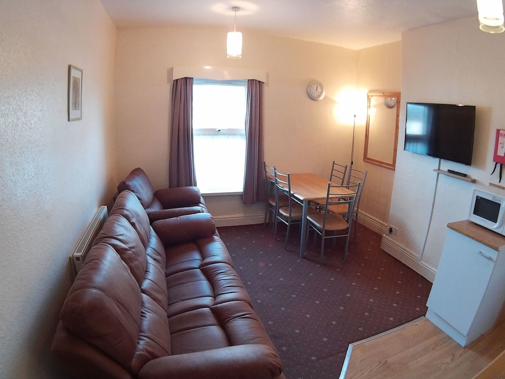 Cleveland Court Apartments