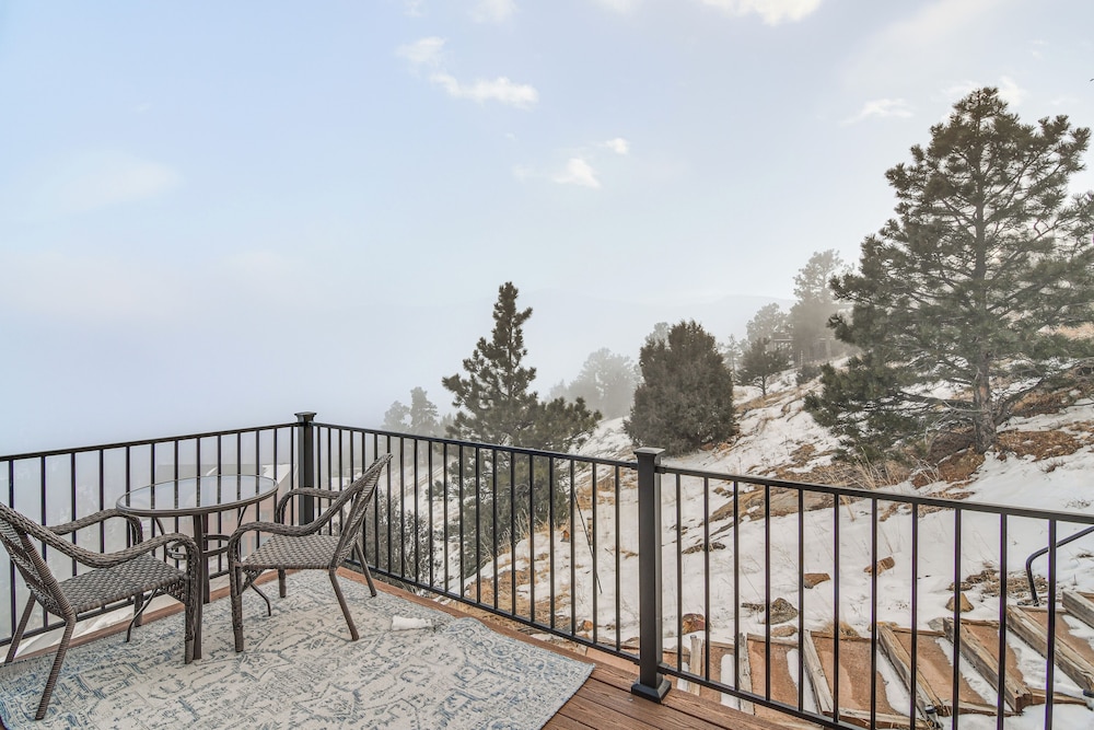 The View at Mountain Retreat By Red Rocks & Golden