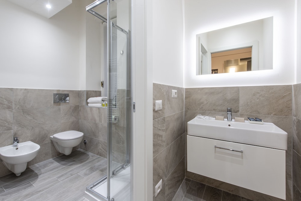 Milan Royal Suites & Luxury Apartments