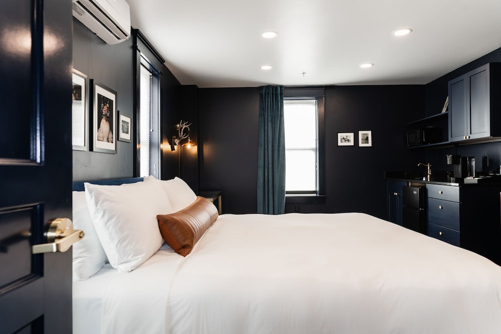 The Hotel Melrose
