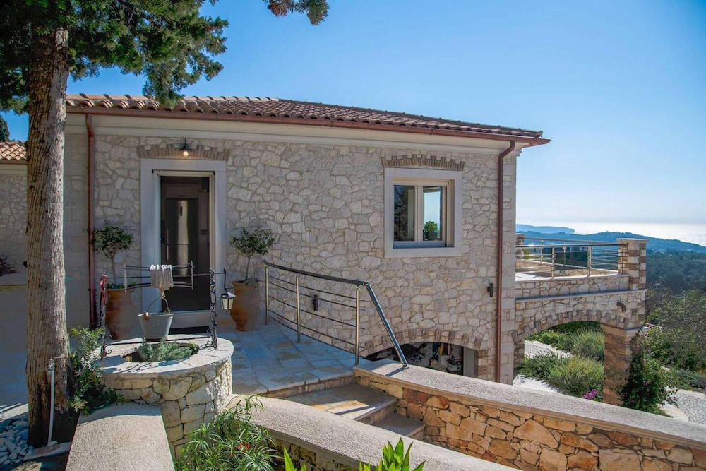 Villa Lithos in Paxi