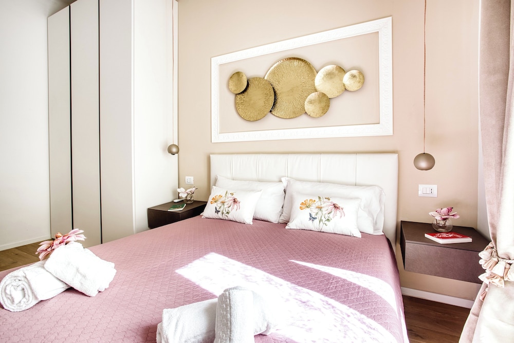 Old Milan Navigli Family Apartments