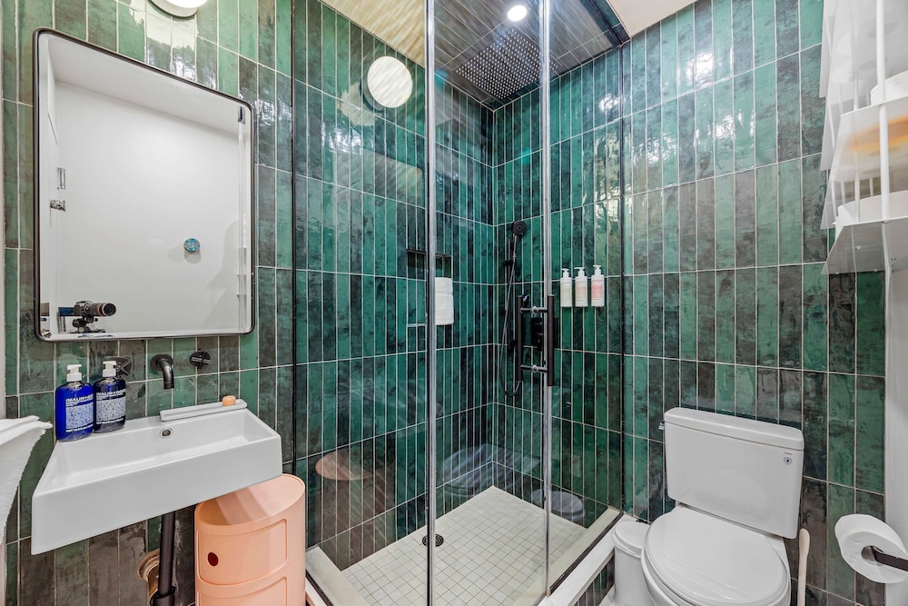 Havemeyer by Rove Travel Duplex Loft w Terrace