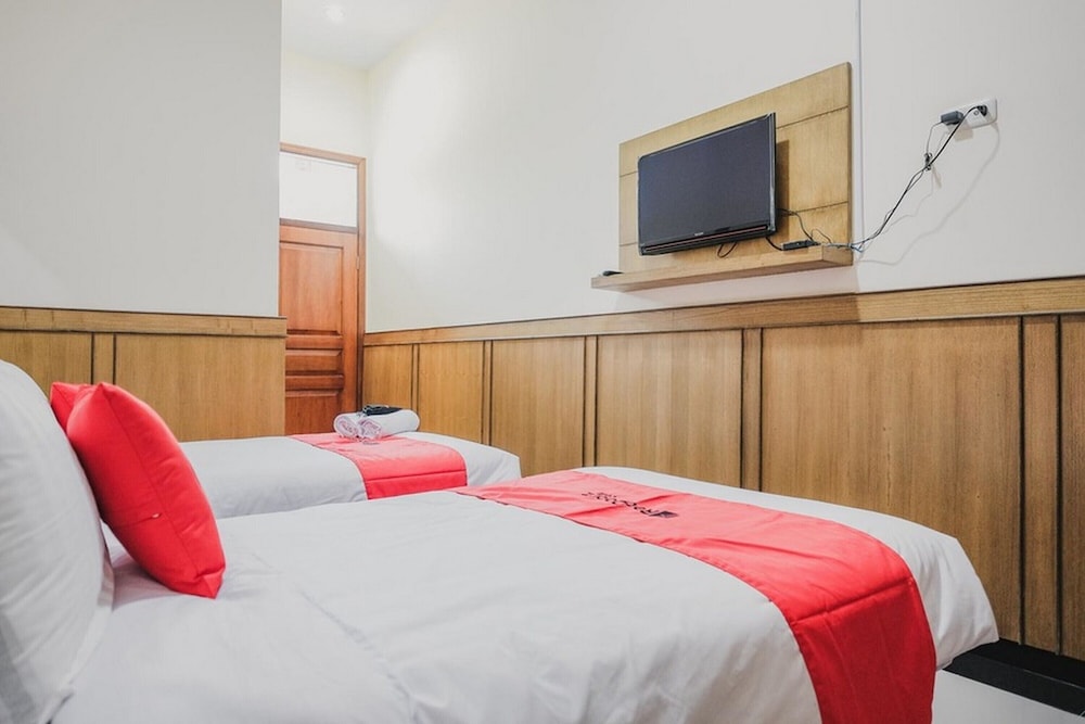 RedDoorz Plus @ Jalan Dr. Cipto Mangunkusumo Lampung
