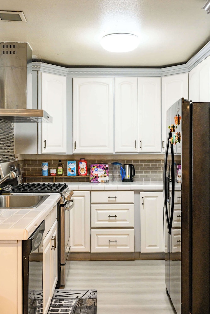 Perfect Family Getaway w Garden Near ONT Airport