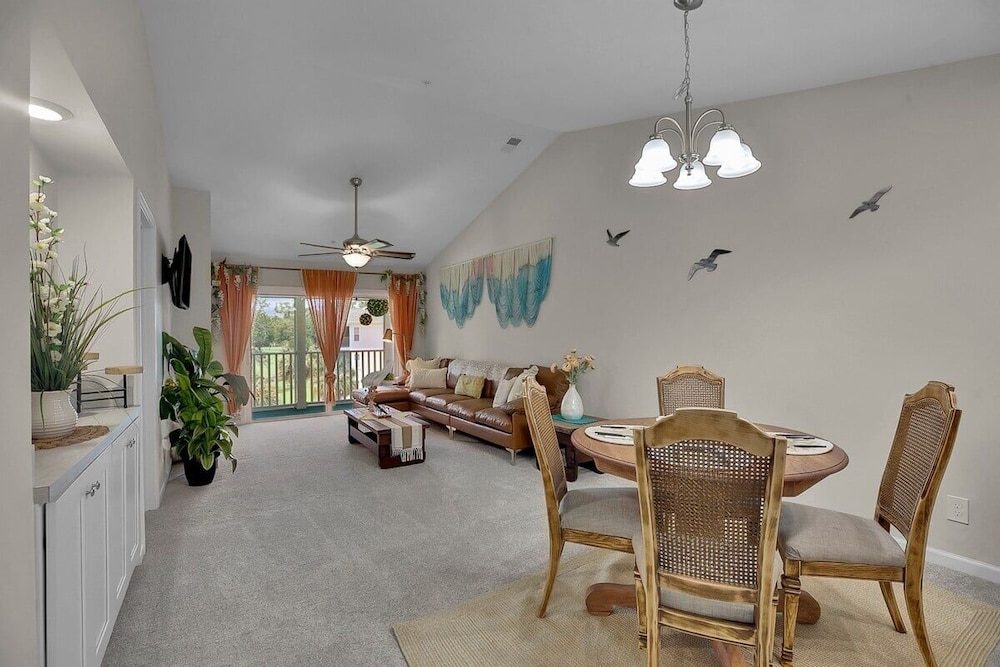 River Oaks 30h 2 Bedroom Condo