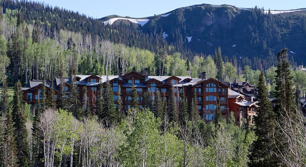 Grand Lodge - 3 Bedroom Deluxe #407 - Ski-in/out 3 Condo