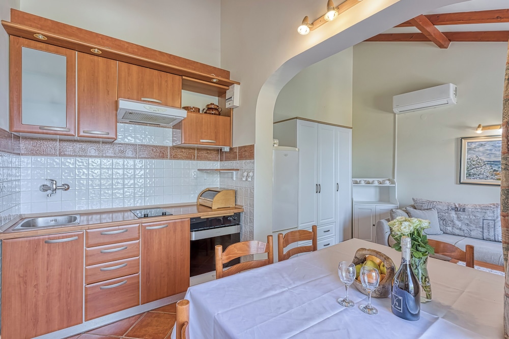 Valdarke Sea View Apartment