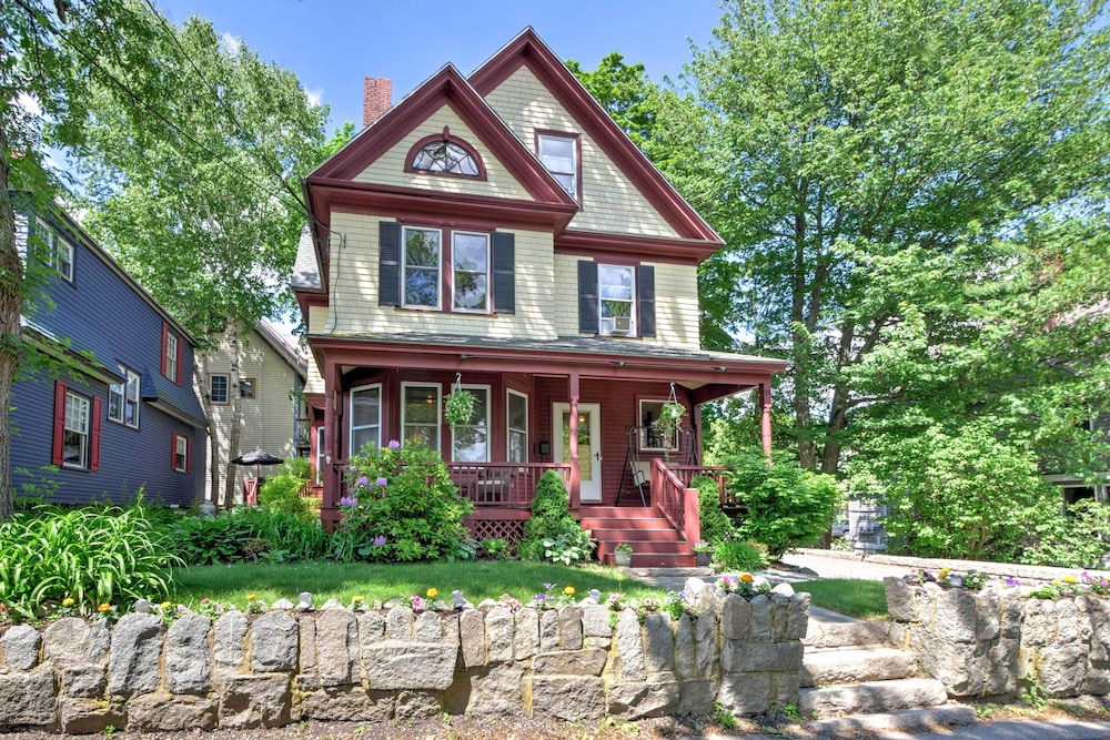 Central Bar Harbor Home, Walk to the Shore & Town!