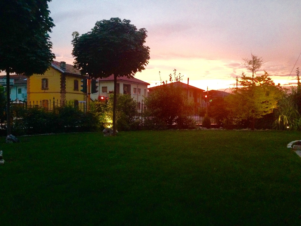 Eremes Rooms & Apartments