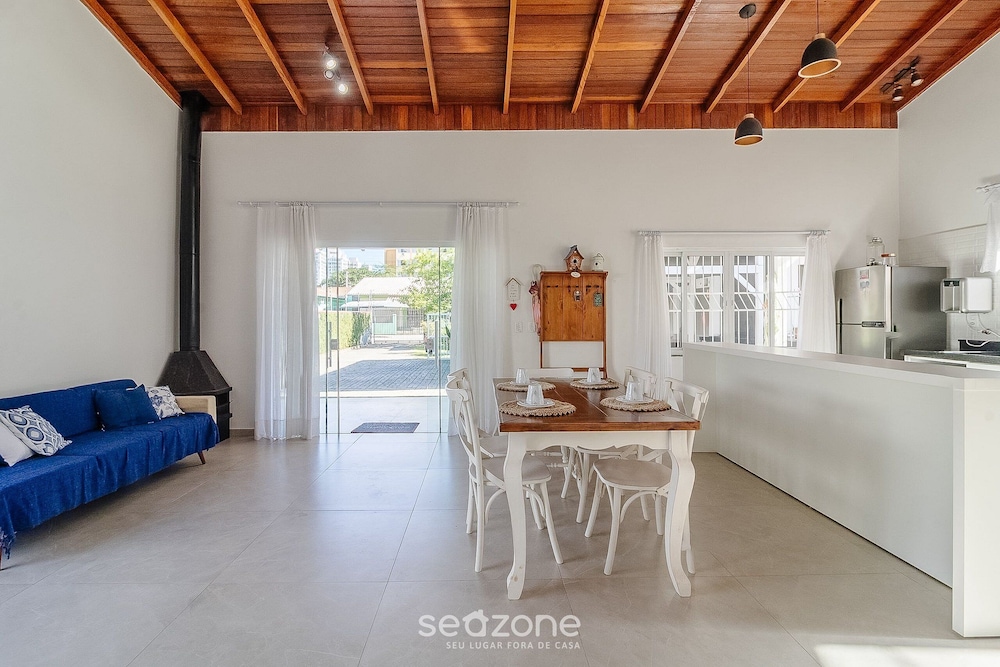 5BR House w/ Gourmet Area 400m From Beach Rfi0316